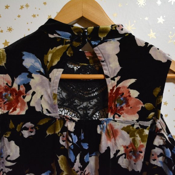 NWT Floral Velvet Lace Cold Shoulder Dress Small - Picture 8 of 8